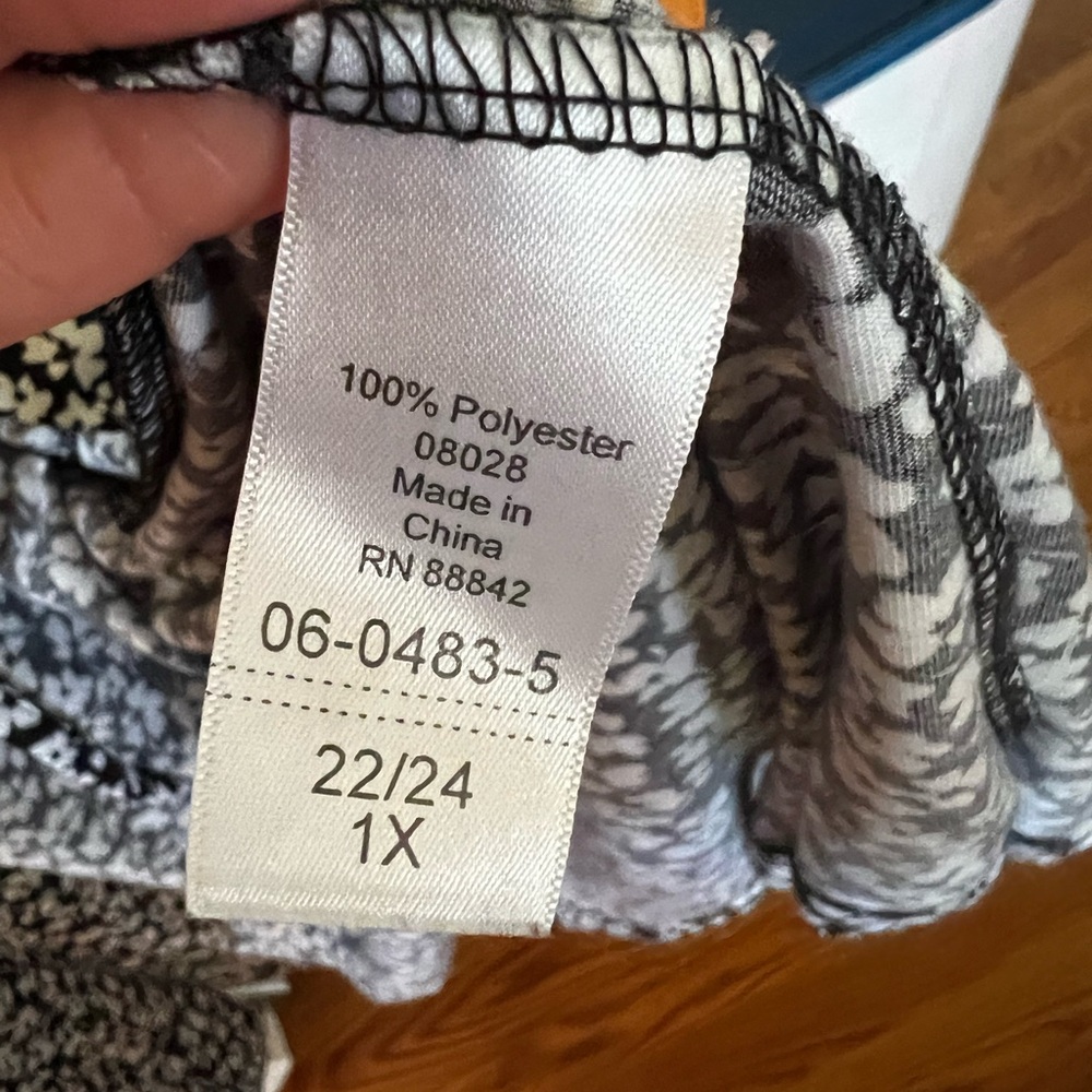 Dreams Co. Robe - Picture 2 of 4